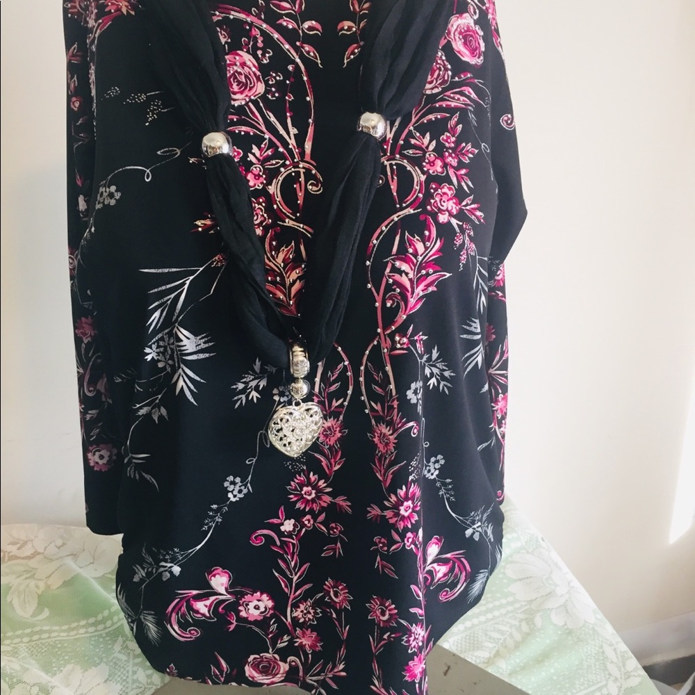 Lady’s blouse - Picture 4 of 8
